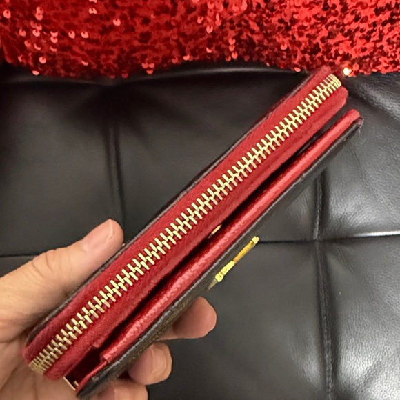 YSL Black & Red Zippy Wallet with Gold Logo - Picture 7 of 15